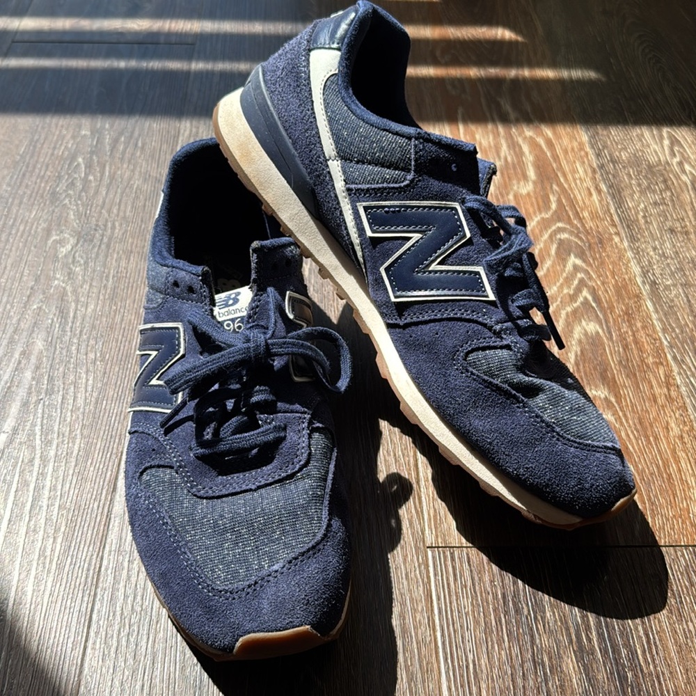 New Balance Women’s Navy Sneakers